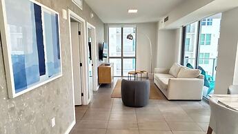 A Gallery in the Sky Rare Corner Unit Pool Gym