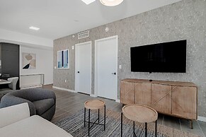 A Gallery in the Sky Rare Corner Unit Pool Gym