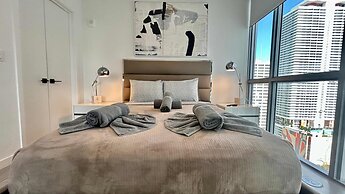 A Gallery in the Sky Rare Corner Unit Pool Gym