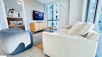 A Gallery in the Sky Rare Corner Unit Pool Gym