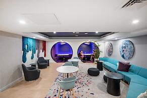 A Gallery in the Sky Rare Corner Unit Pool Gym