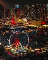 Pool Gym Views A Peaceful Pause in Downtown