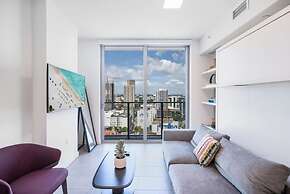 Pool Gym Views A Peaceful Pause in Downtown