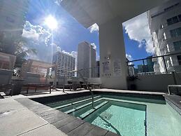 Pool Gym Views A Peaceful Pause in Downtown