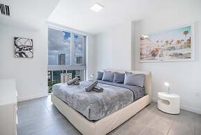 Pool Gym Views A Peaceful Pause in Downtown