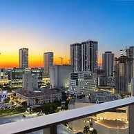 Pool Gym Views A Peaceful Pause in Downtown