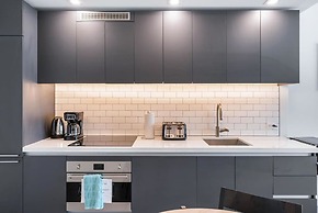 Pool Gym Views A Peaceful Pause in Downtown