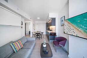 Pool Gym Views A Peaceful Pause in Downtown