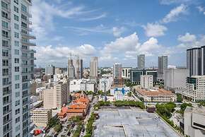 Pool Gym Views A Peaceful Pause in Downtown
