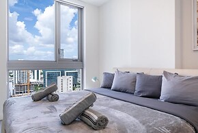 Pool Gym Views A Peaceful Pause in Downtown