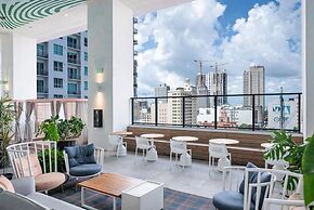 Pool Gym Views A Peaceful Pause in Downtown