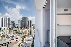 Pool Gym Views A Peaceful Pause in Downtown