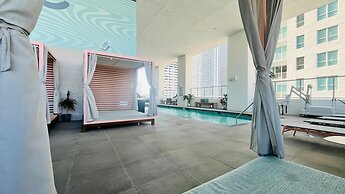 Pool Gym Views A Peaceful Pause in Downtown