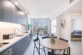 Pool Gym Views A Peaceful Pause in Downtown