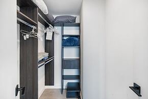 Pool Gym Views A Peaceful Pause in Downtown