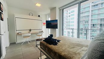 30th-floor Studio Gym Pool Sky Lounge