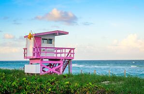 30th-floor Studio Gym Pool Sky Lounge
