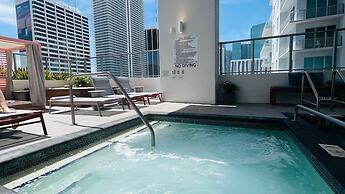 30th-floor Studio Gym Pool Sky Lounge