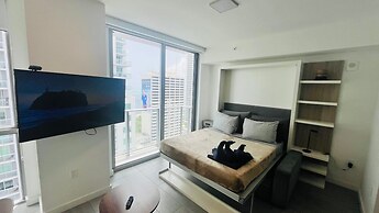 30th-floor Studio Gym Pool Sky Lounge