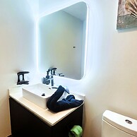 30th-floor Studio Gym Pool Sky Lounge