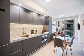 City Calm Gym Pool City Easy Access