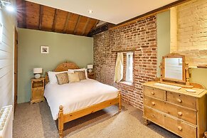 Host Stay Granary Barn