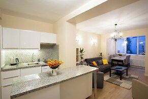 Big Cute Flat with Patio in Beyoglu