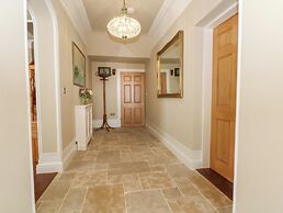 Meadow Manor And Spa