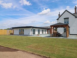 Meadow Manor And Spa