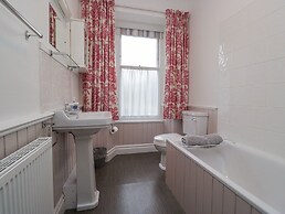 14 Castle Garth
