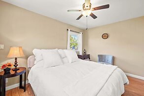 Cozy Getaway Bright, Clean & Fully Equipped
