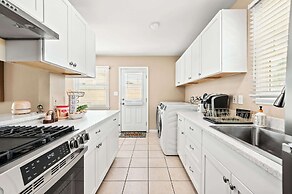 Cozy Getaway Bright, Clean & Fully Equipped