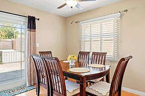Cozy Getaway Bright, Clean & Fully Equipped