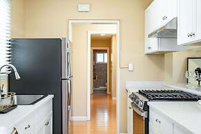 Cozy Getaway Bright, Clean & Fully Equipped