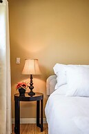 Cozy Getaway Bright, Clean & Fully Equipped