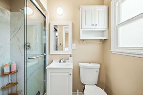 Cozy Getaway Bright, Clean & Fully Equipped