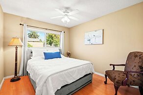 Cozy Getaway Bright, Clean & Fully Equipped
