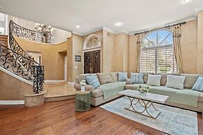 Elegant Villa Retreat Pool Garden Alfresco Lounge
