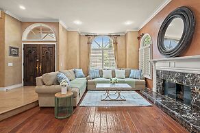 Elegant Villa Retreat Pool Garden Alfresco Lounge