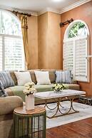 Elegant Villa Retreat Pool Garden Alfresco Lounge