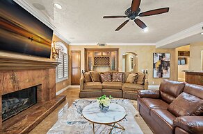 Elegant Villa Retreat Pool Garden Alfresco Lounge