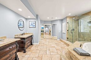 Elegant Villa Retreat Pool Garden Alfresco Lounge