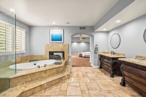 Elegant Villa Retreat Pool Garden Alfresco Lounge