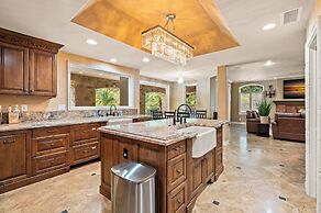 Elegant Villa Retreat Pool Garden Alfresco Lounge