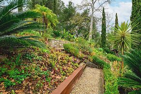 Elegant Villa Retreat Pool Garden Alfresco Lounge