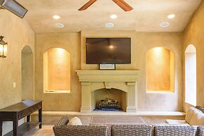 Elegant Villa Retreat Pool Garden Alfresco Lounge