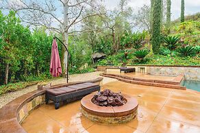 Elegant Villa Retreat Pool Garden Alfresco Lounge