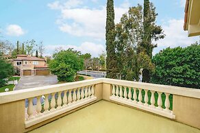 Elegant Villa Retreat Pool Garden Alfresco Lounge