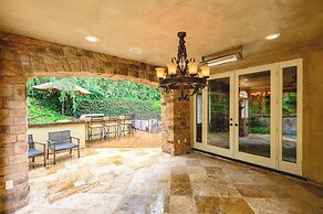 Elegant Villa Retreat Pool Garden Alfresco Lounge