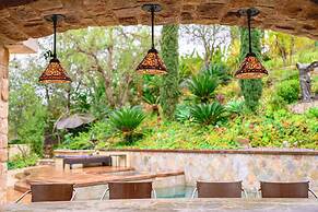 Elegant Villa Retreat Pool Garden Alfresco Lounge